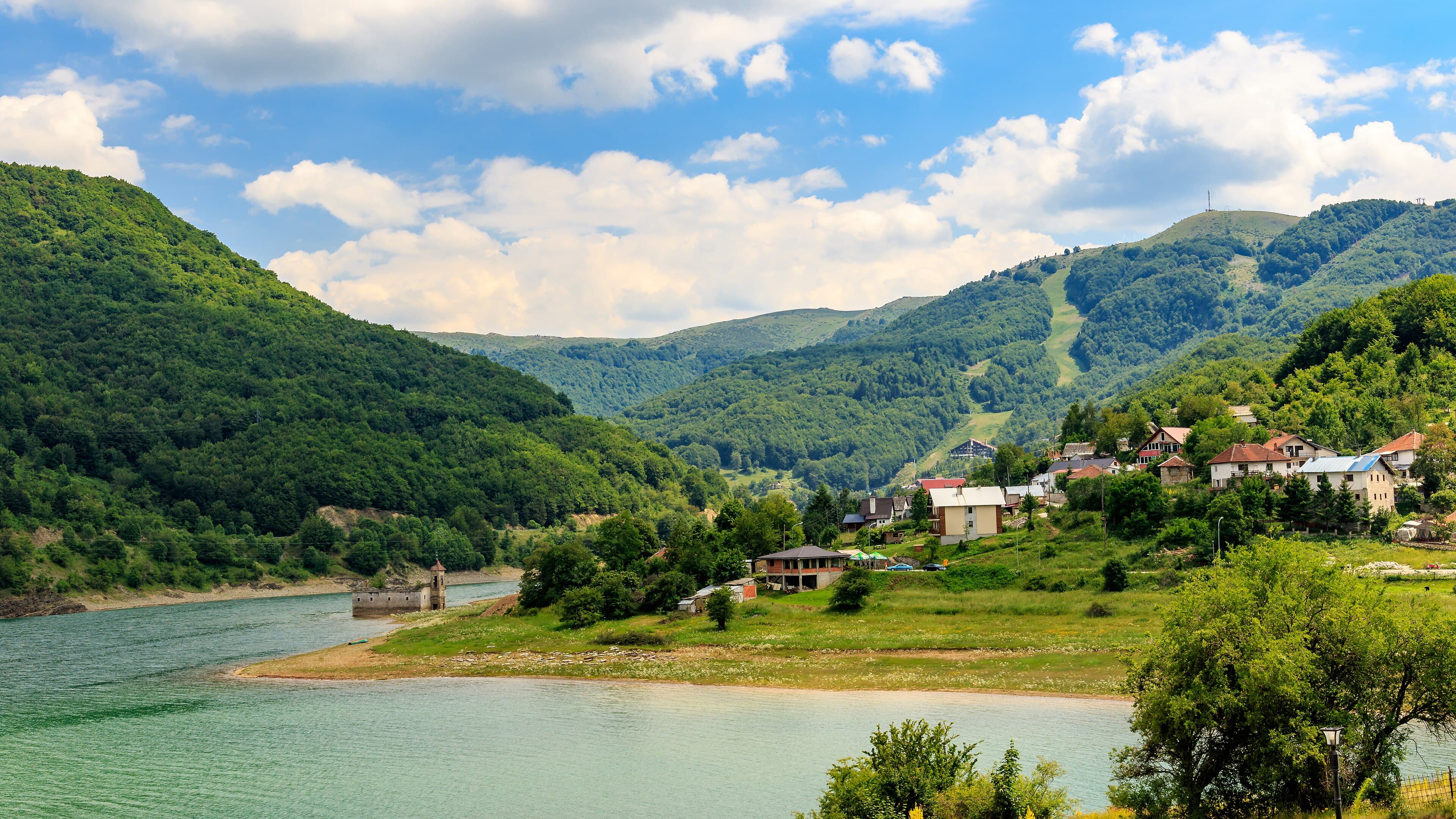 Mavrovo (village)